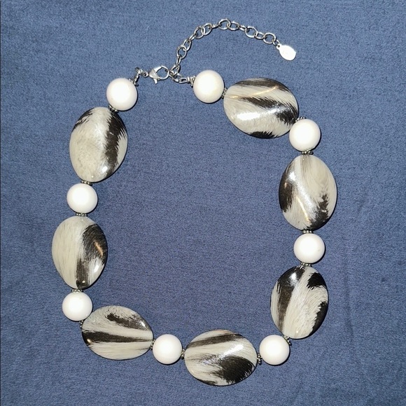 Jewelry - Black and White Necklace Bead